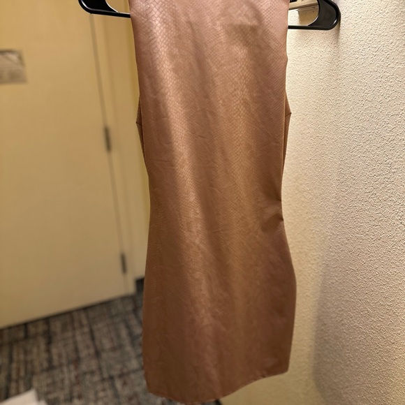 Just Polly- BOUTIQUE-| FAUX SNAKE SKIN BODYCON SLEEVELESS MINI DRESS| SIZE: S| - Picture 3 of 7